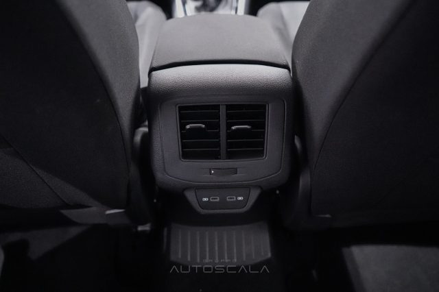 VOLKSWAGEN T-Roc usata 27