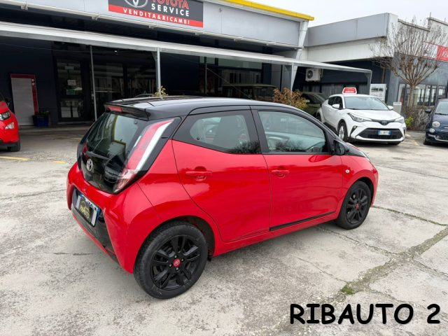 TOYOTA Aygo usata, con USB