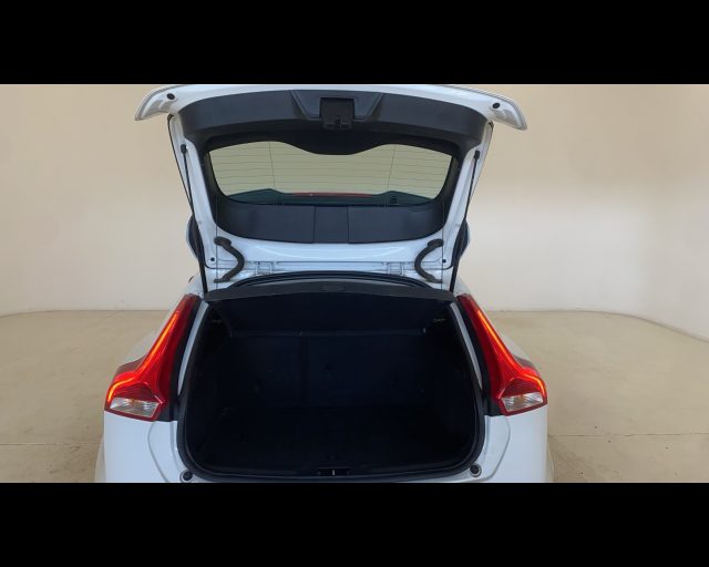 VOLVO V40 Cross Country usata, con Cruise Control