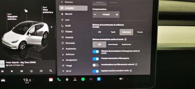TESLA Model Y usata, con Specchietto retrovisore con funzione antiabbagliamento