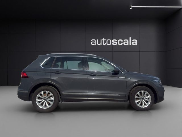VOLKSWAGEN Tiguan usata, con Autoradio