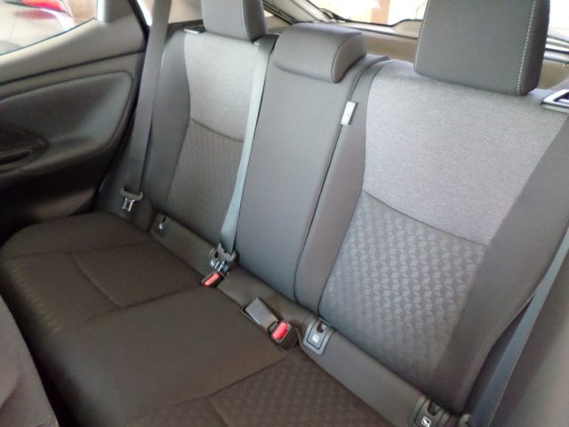 TOYOTA Yaris usata, con Fari LED