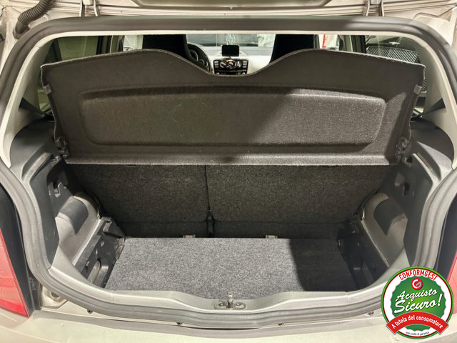 VOLKSWAGEN up! usata, con Sistema di navigazione
