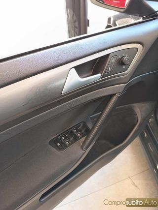 VOLKSWAGEN Golf usata, con Airbag testa