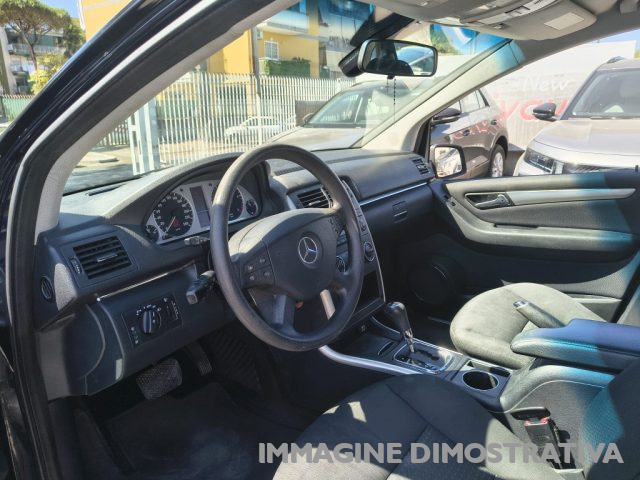 MERCEDES-BENZ B 180 usata, con Sedile posteriore sdoppiato