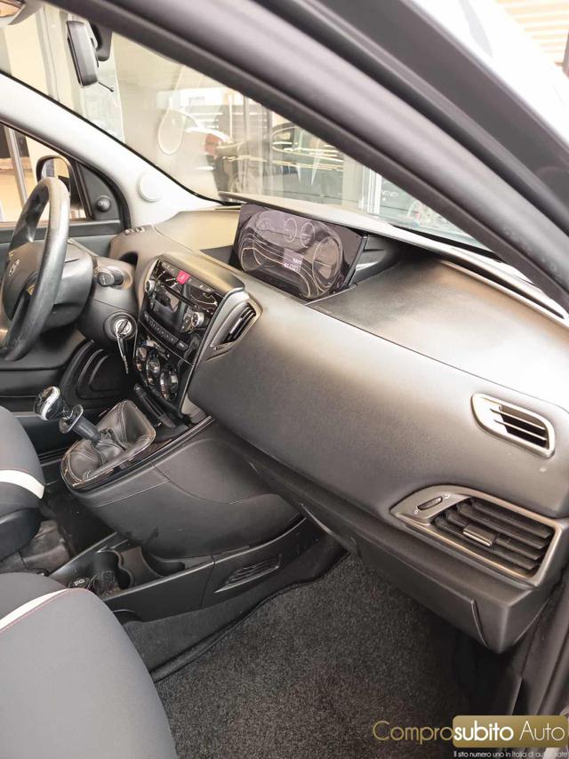 LANCIA Ypsilon usata 24