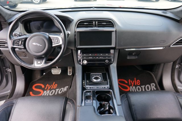JAGUAR F-Pace usata, con Autoradio