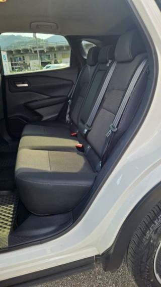 NISSAN Qashqai usata, con Fari LED