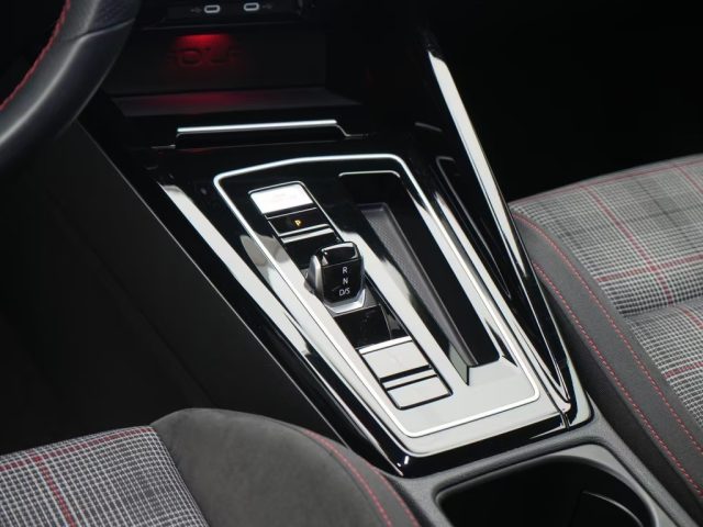 VOLKSWAGEN Golf usata, con Controllo trazione