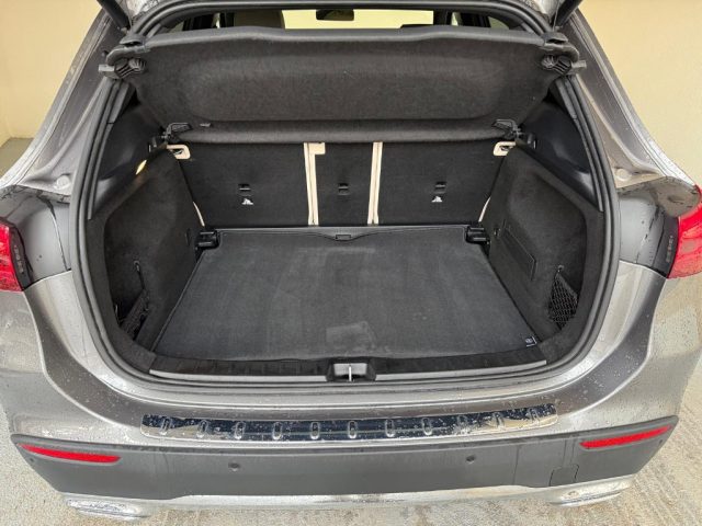 MERCEDES-BENZ GLA 180 usata, con Telecamera per parcheggio assistito