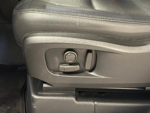 LAND ROVER Defender usata 23