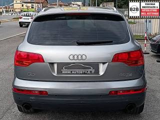 AUDI Q7 usata, con Sensori di parcheggio anteriori