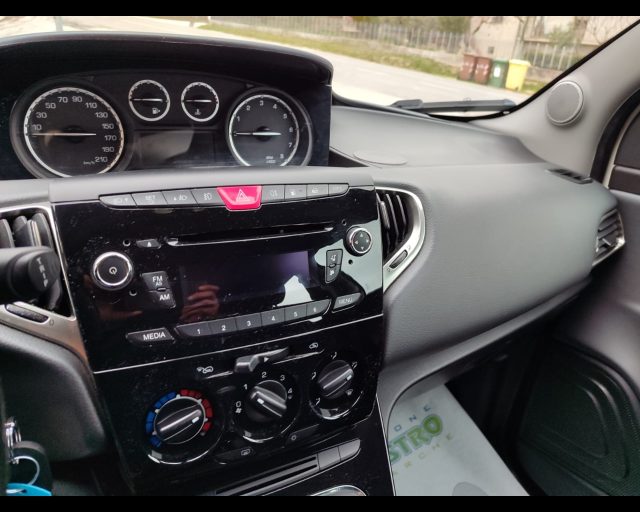 LANCIA Ypsilon usata 33