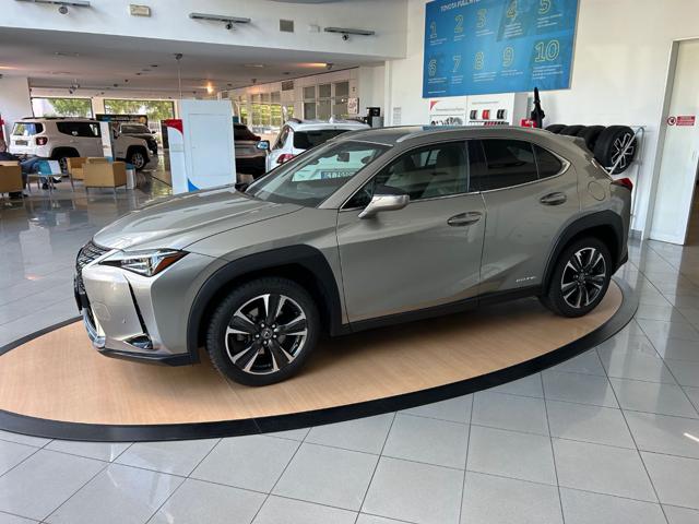 LEXUS UX 250h usata, con Airbag