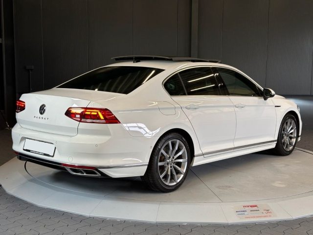 VOLKSWAGEN Passat usata, con Alzacristalli elettrici
