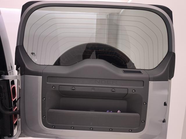 LAND ROVER Defender usata, con Autoradio digitale