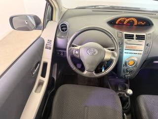 TOYOTA Yaris usata 13