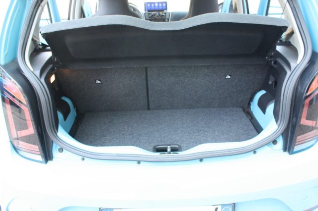 VOLKSWAGEN up! usata, con Sensori di parcheggio posteriori