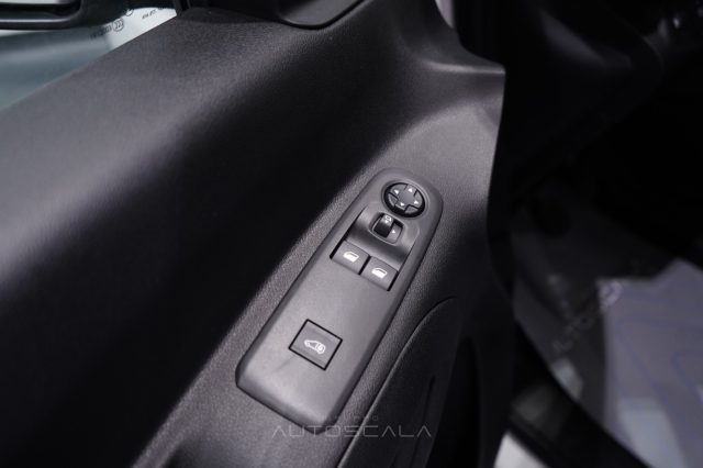 OPEL Combo usata, con Luci diurne LED
