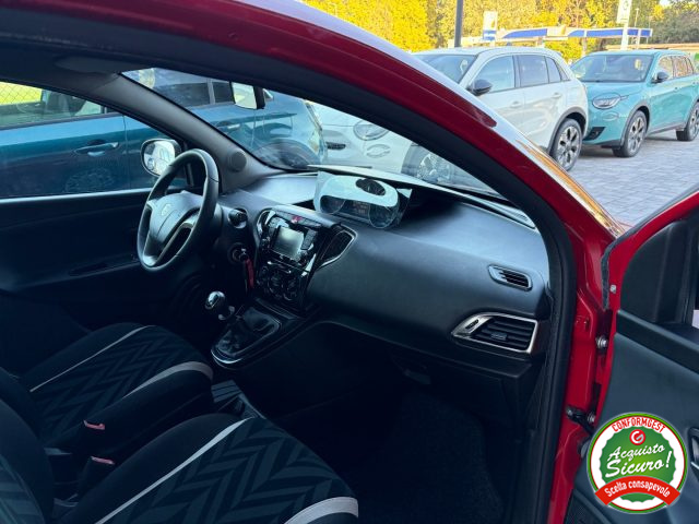 LANCIA Ypsilon usata, con USB