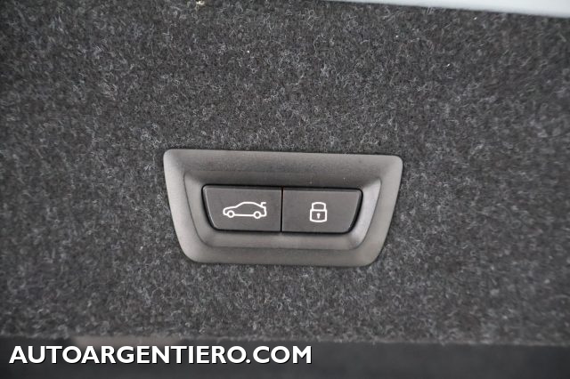 BMW 320 usata, con Fari direzionali