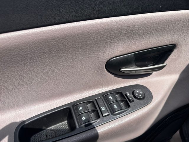 LANCIA Ypsilon usata, con Autoradio