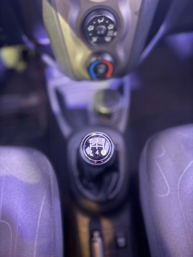 TOYOTA Yaris usata 12