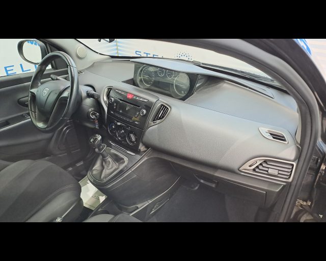 LANCIA Ypsilon usata, con Fari direzionali