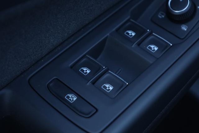 VOLKSWAGEN Golf usata, con Luci diurne