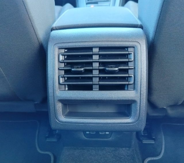 VOLKSWAGEN Golf usata, con Sensori di parcheggio posteriori