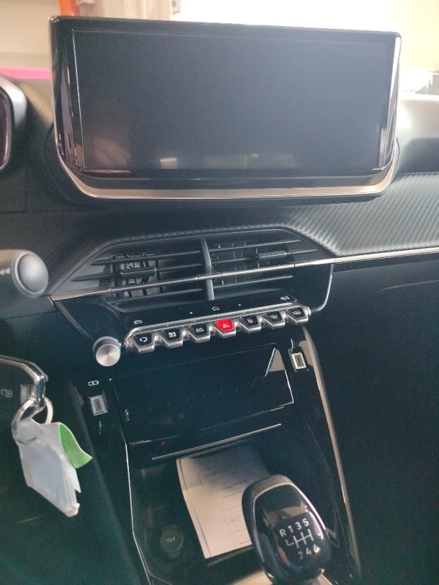 PEUGEOT 2008 usata, con Airbag testa