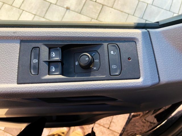 VOLKSWAGEN Caravelle usata, con Climatizzatore automatico, 3 zone