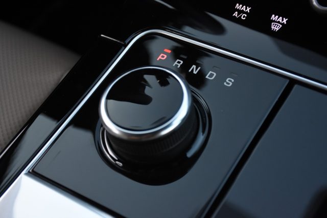 LAND ROVER Range Rover Velar usata, con Touch screen