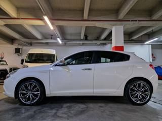 ALFA ROMEO Giulietta usata, con Autoradio