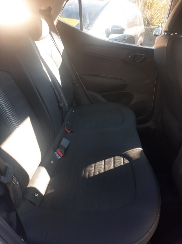 HYUNDAI i10 usata, con Schermo multifunzione interamente digitale