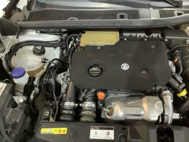 PEUGEOT 2008 usata, con Airbag testa
