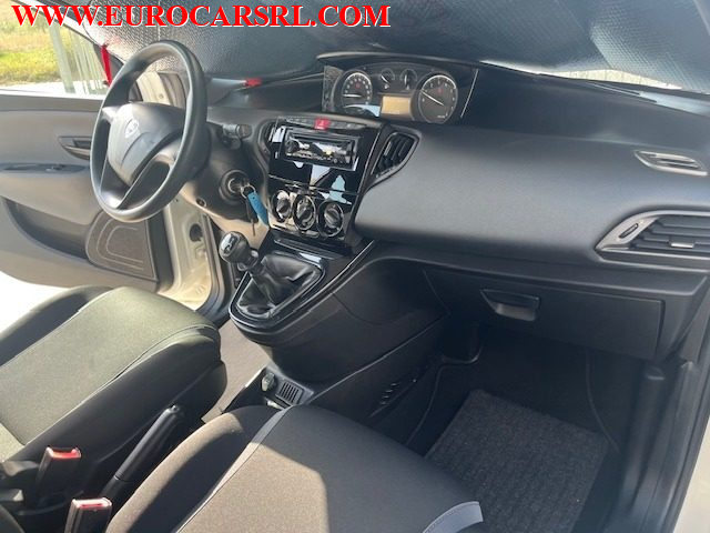 LANCIA Ypsilon usata 24