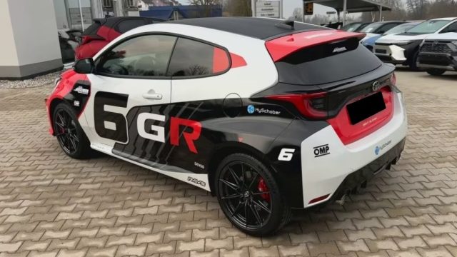 TOYOTA Yaris usata, con Autoradio