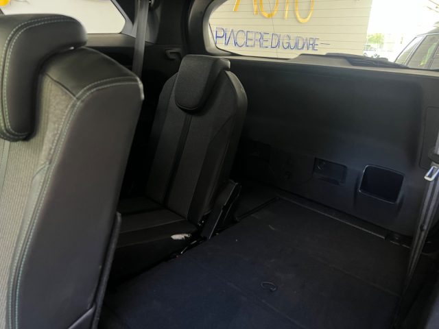 PEUGEOT 5008 usata, con Bluetooth