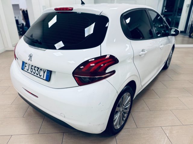 PEUGEOT 208 usata, con Autoradio