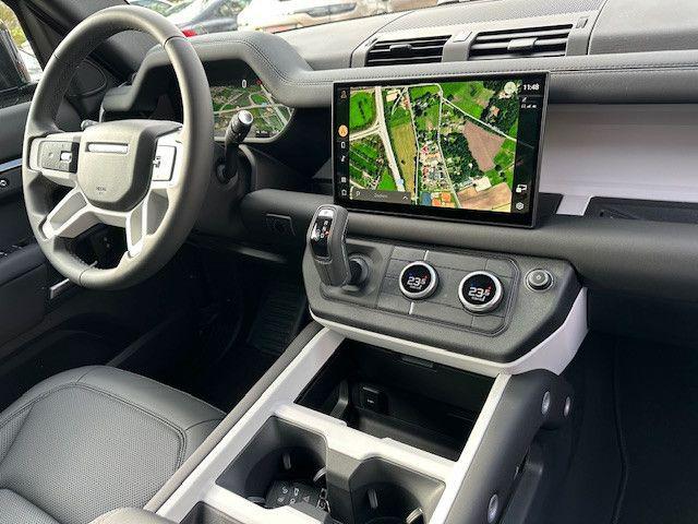 LAND ROVER Defender usata, con USB