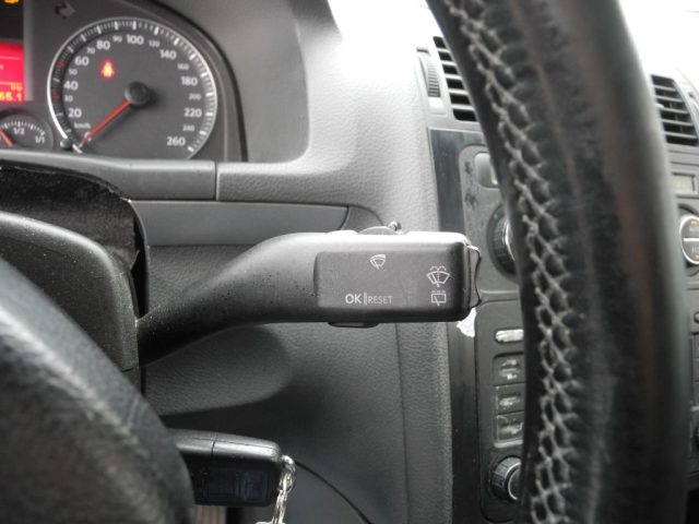 VOLKSWAGEN Touran usata, con Climatizzatore automatico, 2 zone