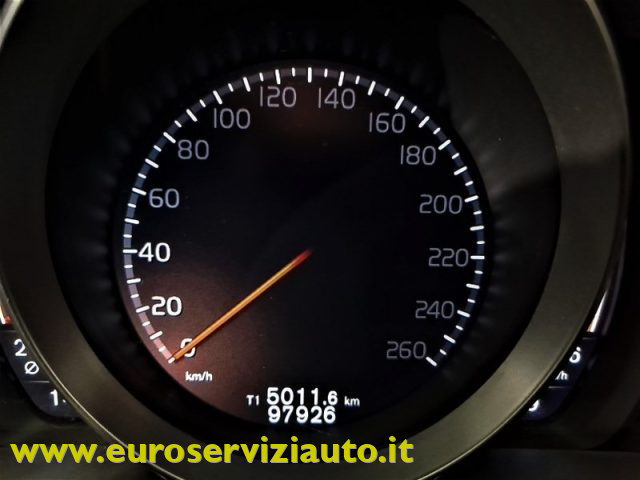 VOLVO V40 Cross Country usata, con Autoradio