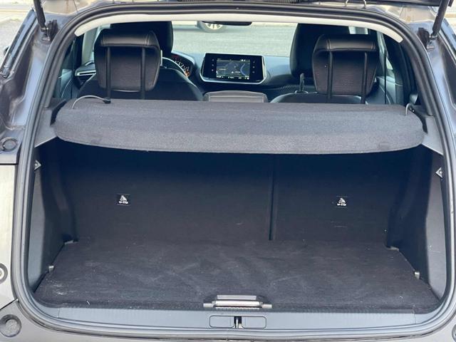 PEUGEOT 2008 usata, con Park Distance Control