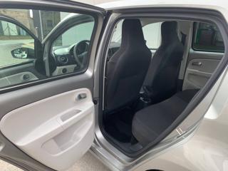 VOLKSWAGEN up! usata, con USB