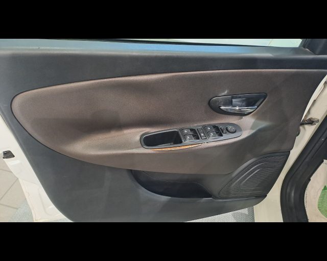LANCIA Ypsilon usata 29