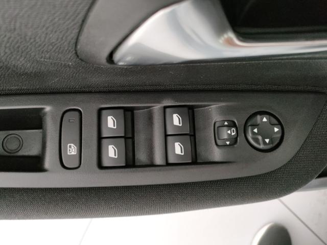 PEUGEOT 208 usata, con Volante in pelle