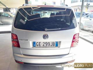 VOLKSWAGEN Touran usata, con Autoradio