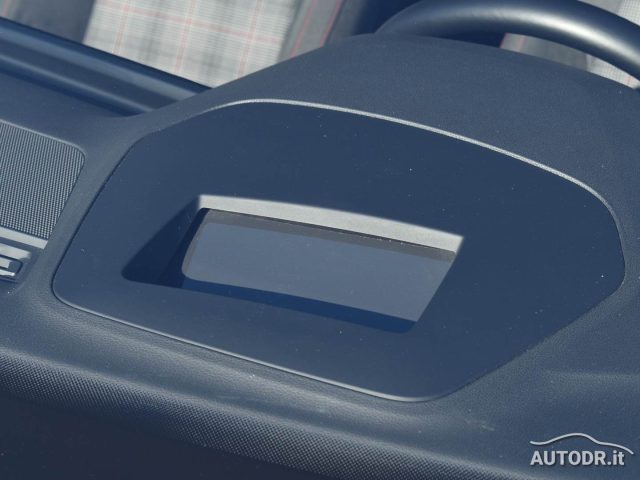 VOLKSWAGEN Golf usata, con USB