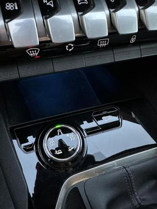 PEUGEOT 3008 usata, con Climatizzatore